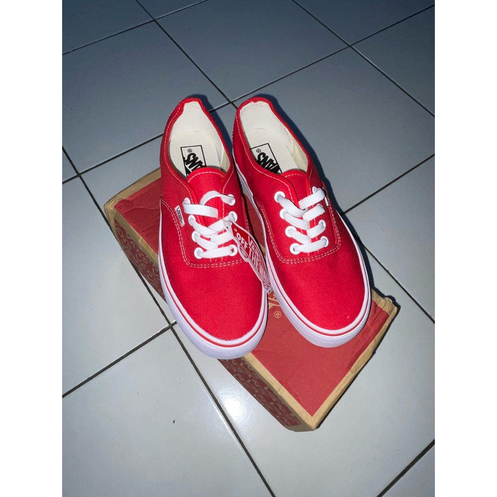 sepatu Vans authentic red