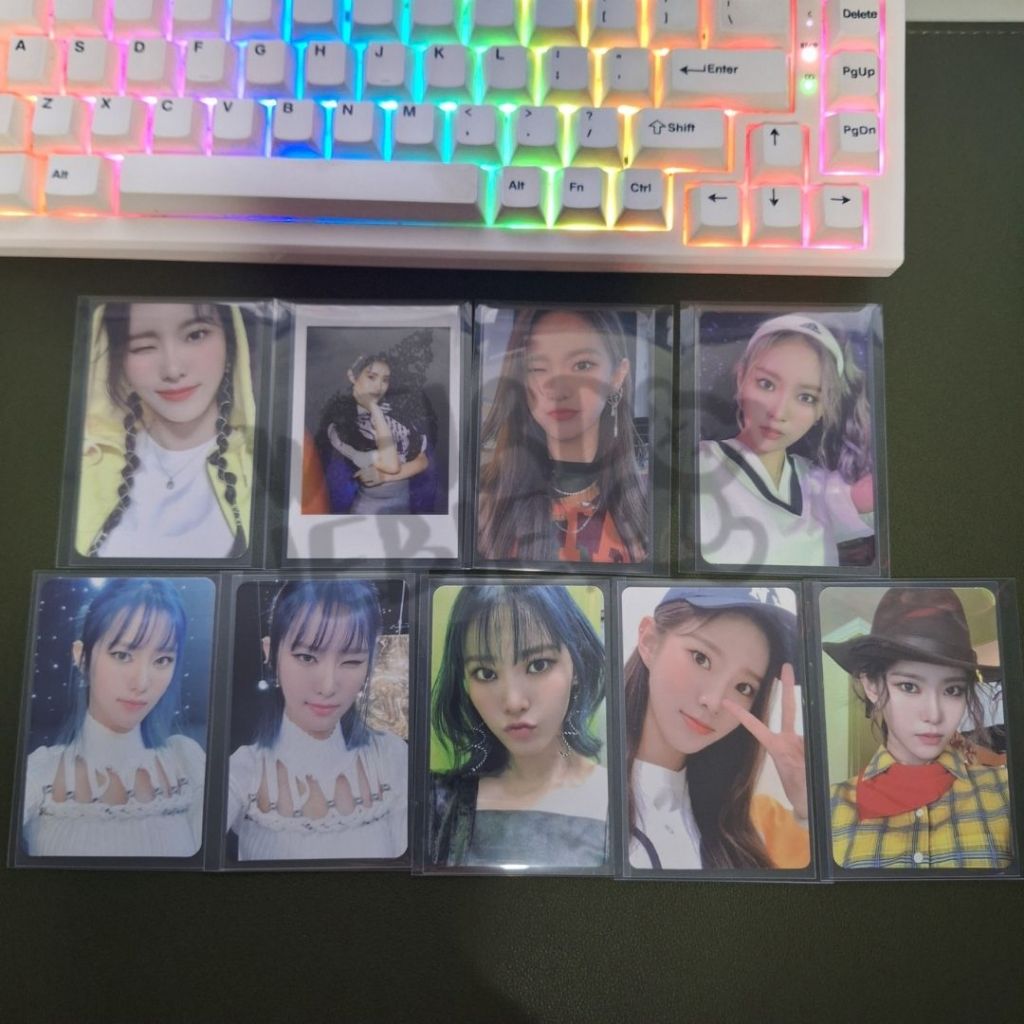 WEEEKLY OFFICIAL PHOTOCARD WE ARE WE PLAY PLAY GAME HOLIDAY PLAY GAME AWAKE SEASON GREETINGS SG21 SG