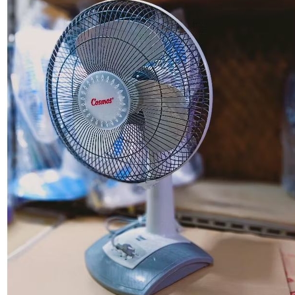 KIPAS ANGIN DUDUK COSMOS-12DAR 12"INCH/KIPAS ANGIN DUDUK MEJA