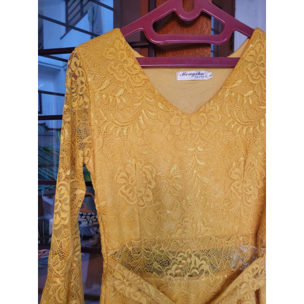 midi dress brokat kuning