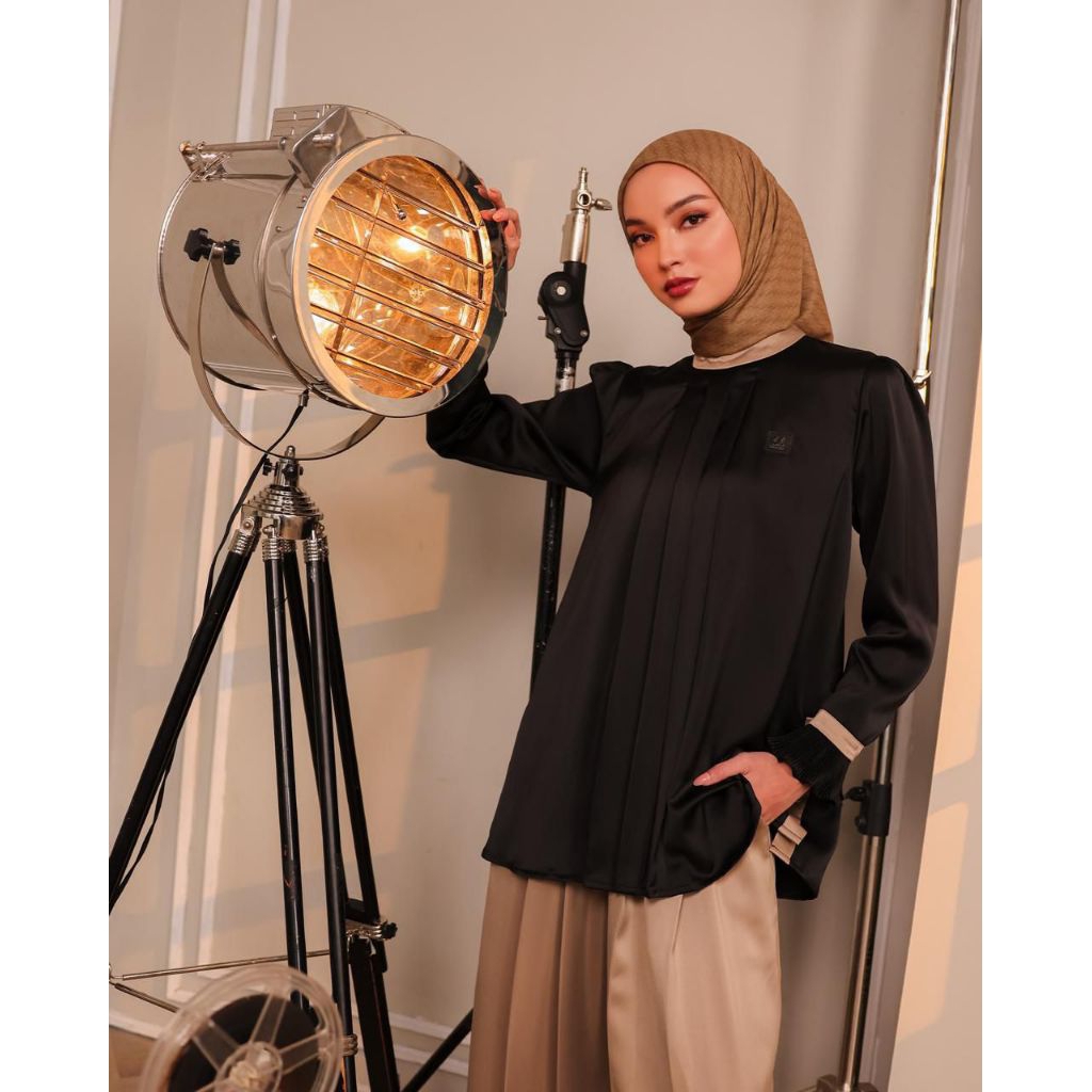 QURO BLOUSE- ZASKIA SUNGKAR