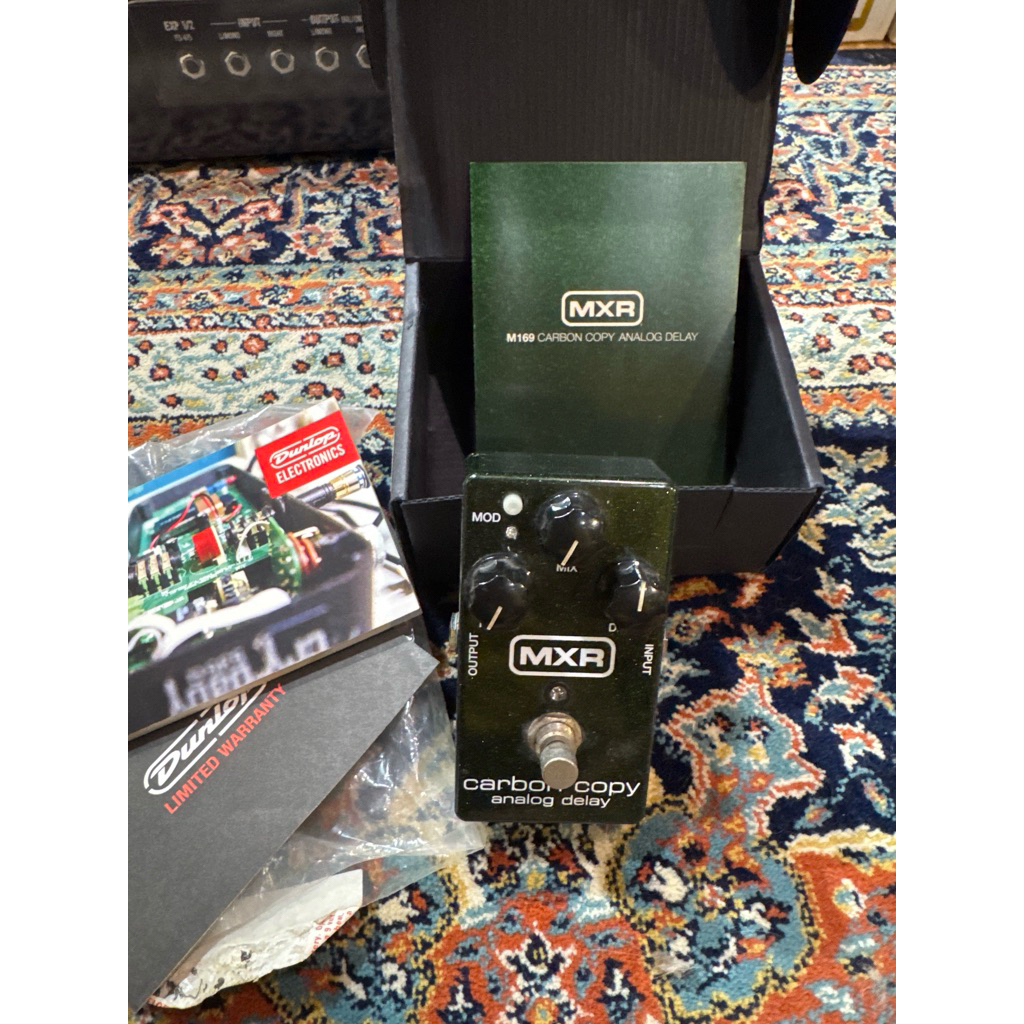 MXR dunlop carbon copy analog delay