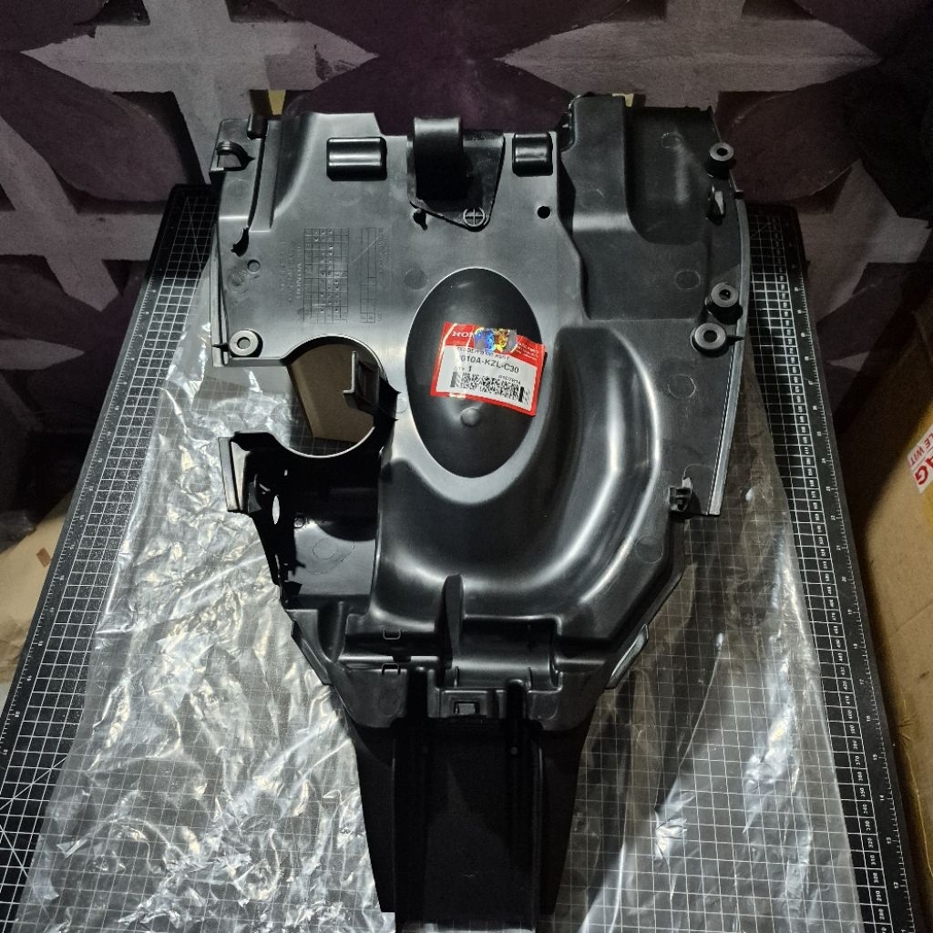 spakbor slebor belakang kolong dalam honda spacy spesi original ahm honda 8010a-kzl-c30