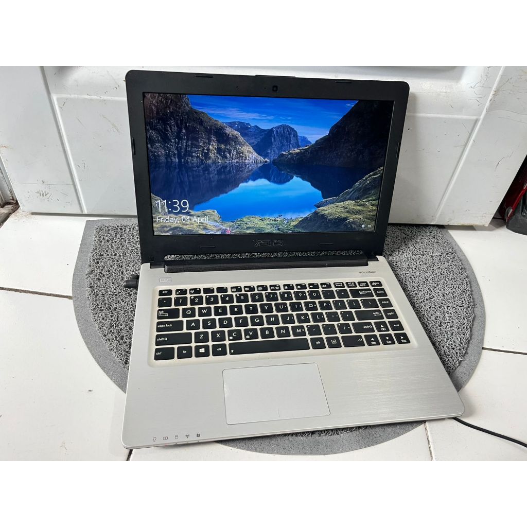 Laptop asus k46cm hitam mulus gaming dual vga  Windows 10 pro 64bit Uk 14inch Intel core i5-3317U 1.