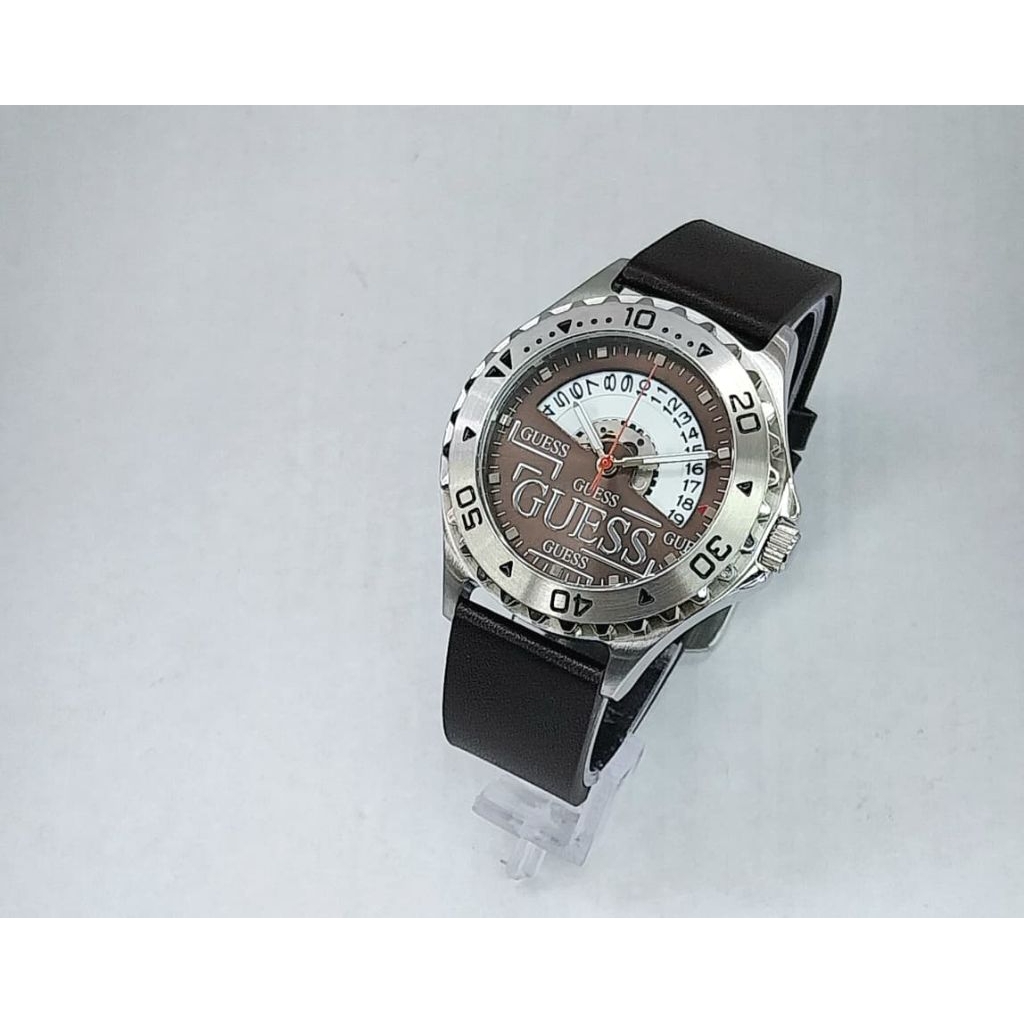 Jam Tangan Pria GUESS Sporty Classic Leather Strap – Silver White Dial