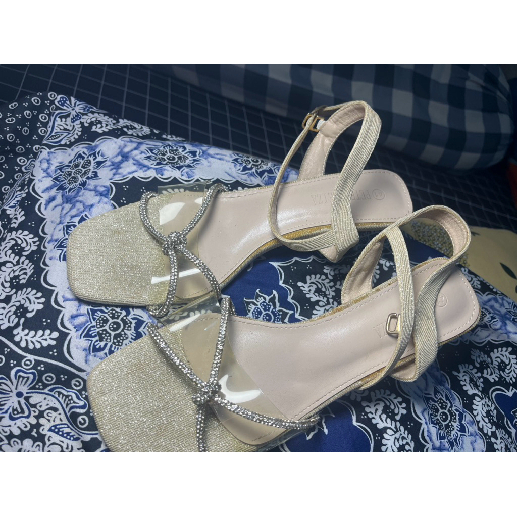 PRELOVED SANDAL / sepatu wanita hells
