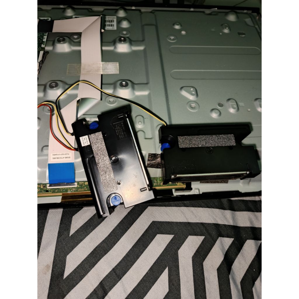 speaker tv led 32 inch samsung UA32T4500AK normal original copotan