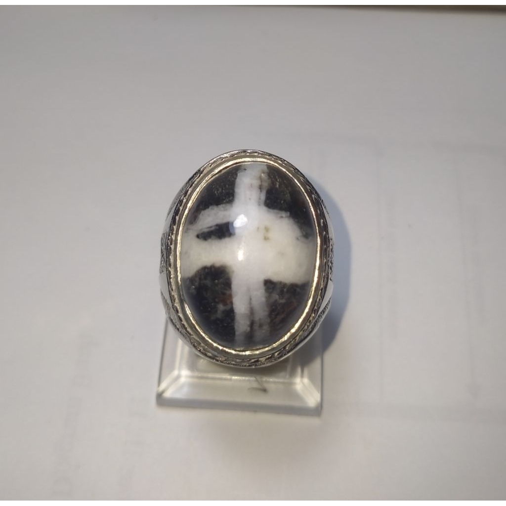 Batu tapak jalak badar besi