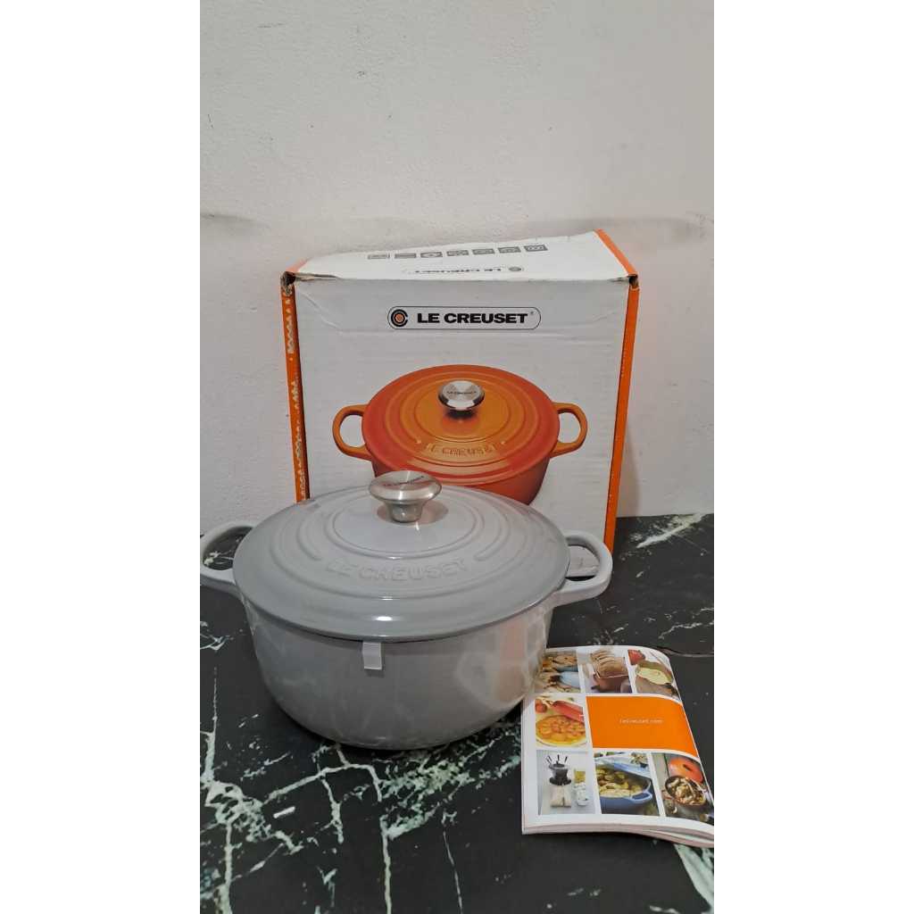 Le Creuset Cast Iron Round Dutch Oven – Panci Besi Cor Enameled (Grey) Tutup Stainless | Oven & Komp