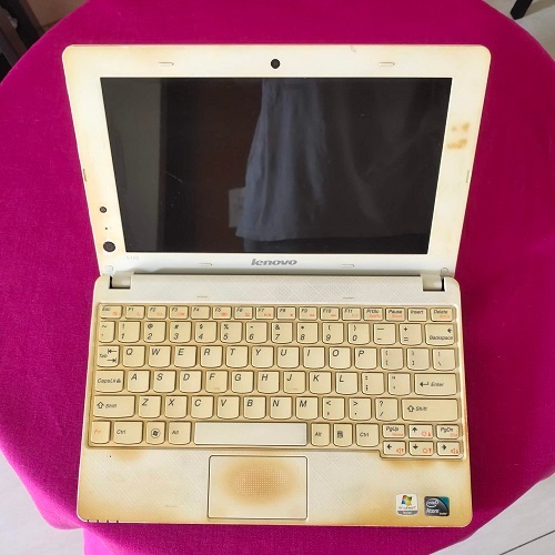 Laptop kecil / netbook LENOVO (kondisi mati)