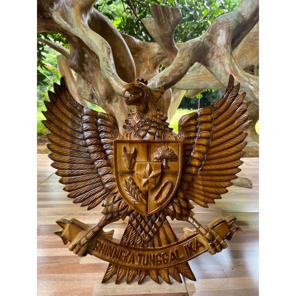 Lambang Garuda Pancasila Ukir Tiga Dimensi Kayu Jati