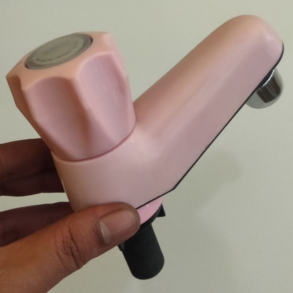 Kran Air ABS Wastafel Kran Cuci Tangan PVC Tanam Pink