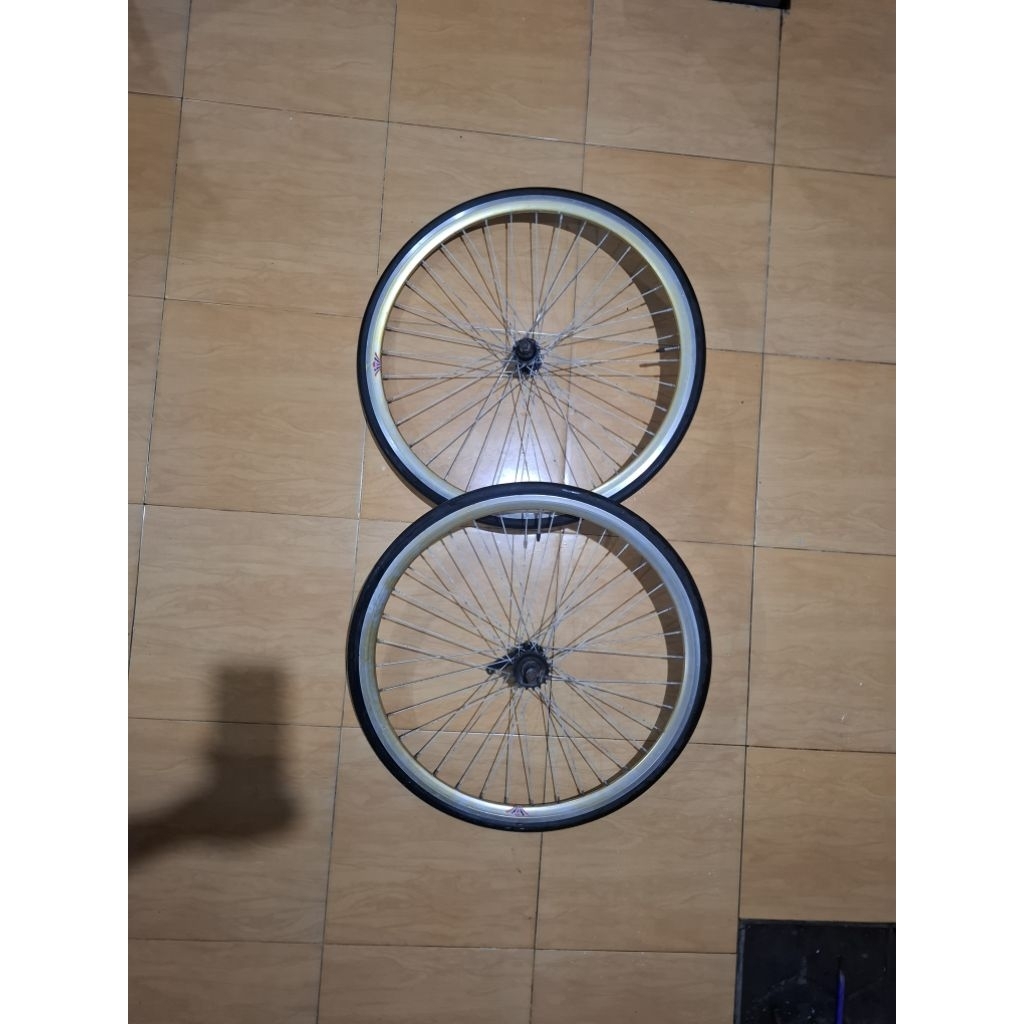 wheelset 700c (torpedo) depan belakang masih bagus mulus detail spesifikasi dideskripsii seken/secon