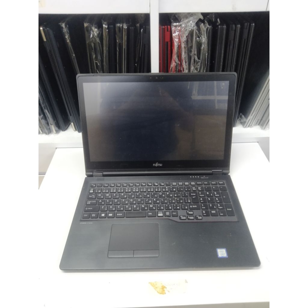 Fujitsu lifebook U758 i5gen7 || ram 8 GB || SSD 256 GB touch