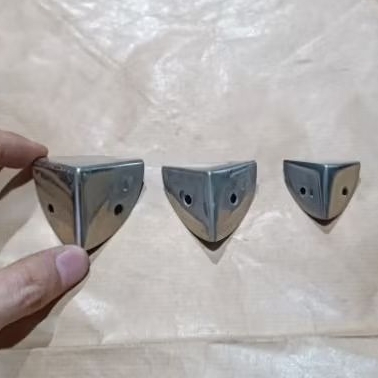 Siku Kaca Lemari Etalase Bahan Tembaga Yg Di Chrome. Barang Lama.