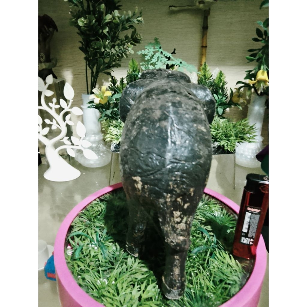 mainan hewan-hewanan gajah bekas baik