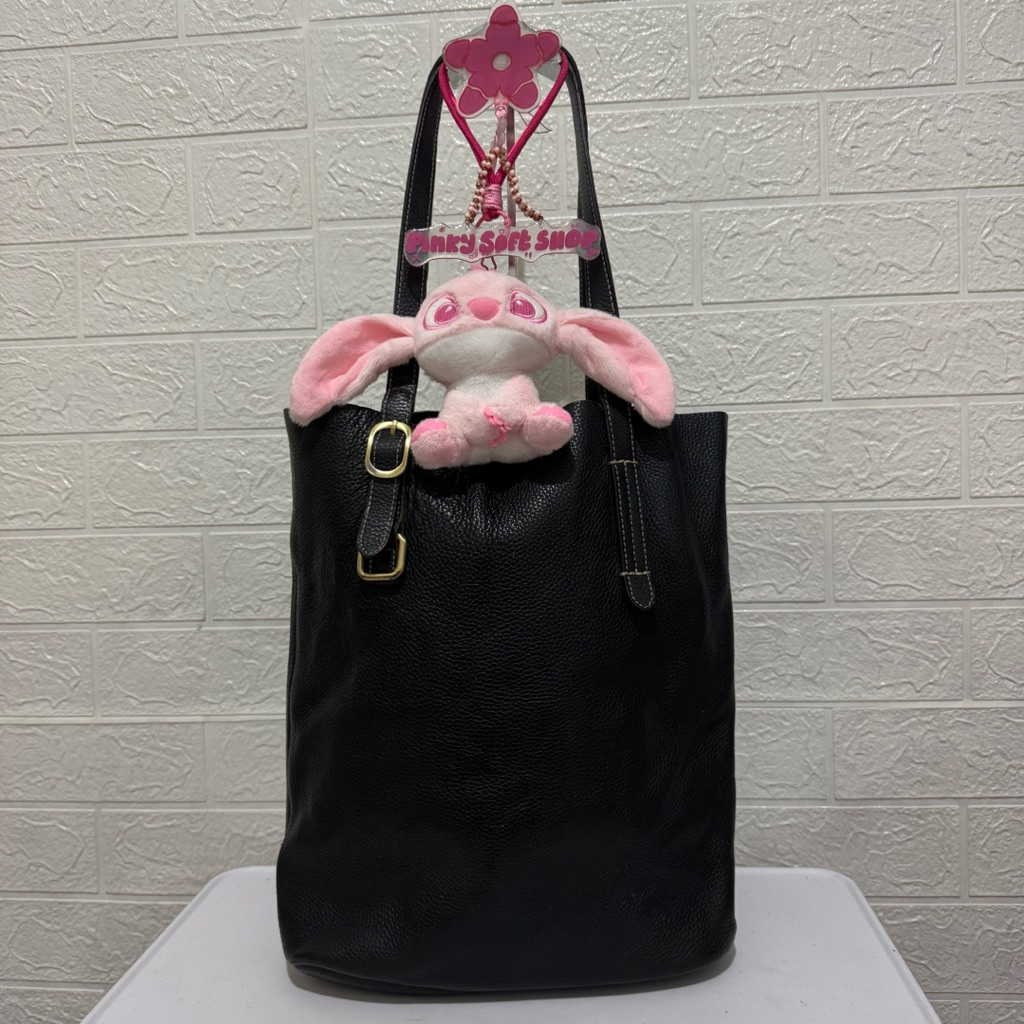 tas tote bag kulit asli. tas tote bag muat laptop. tas tote bag kulit tunggal. prelop. hitam