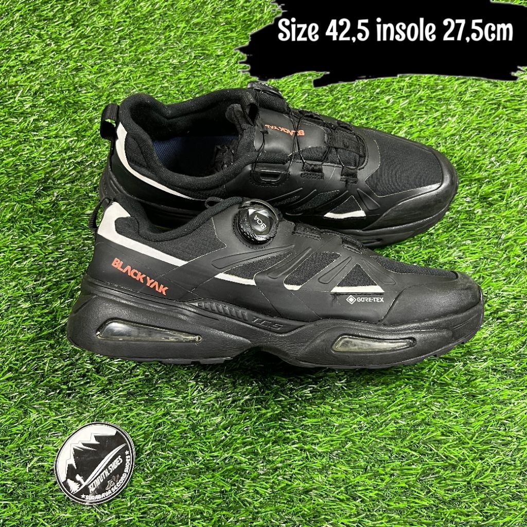 Sepatu Outdoor Gunung Hiking Blackyak Size 42,5