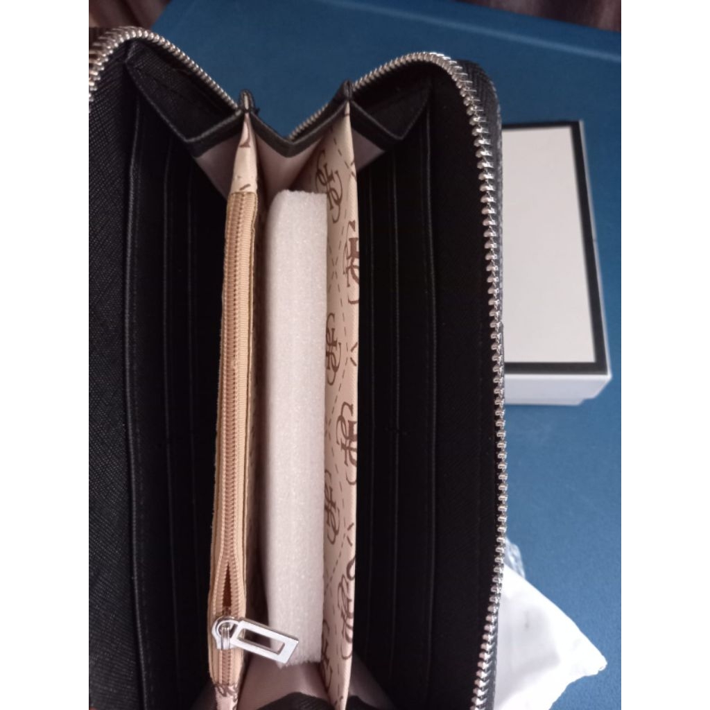 Dompet panjang wanita Guess