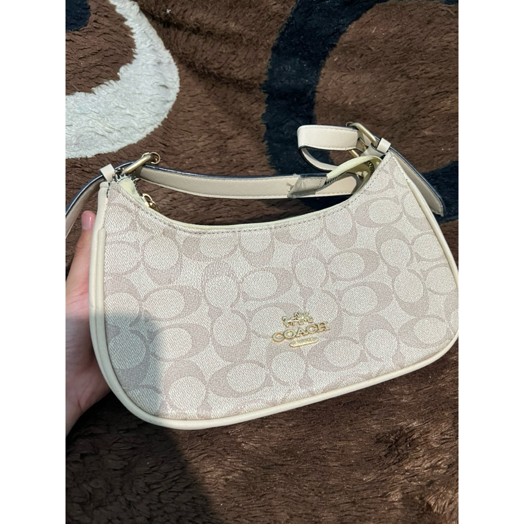 Preloved  tas slimbag merk "coach"