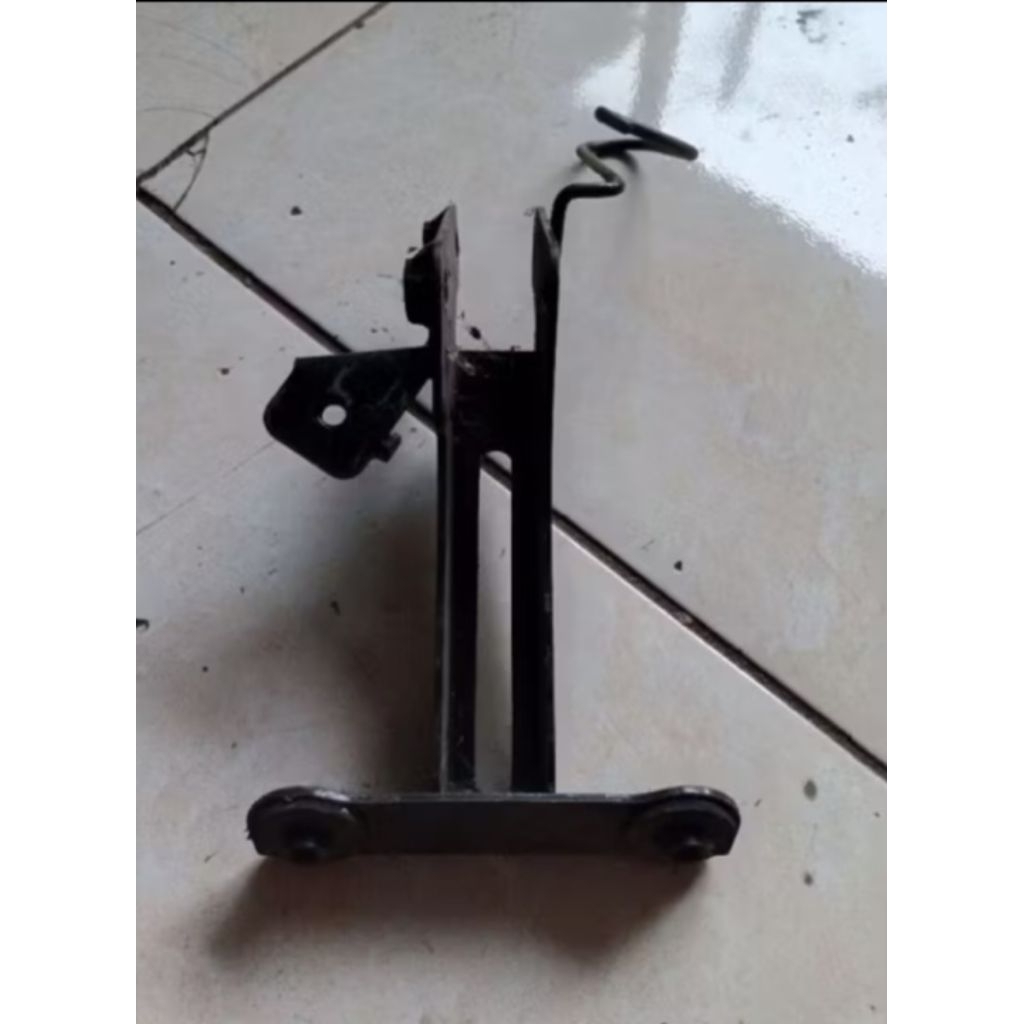 Dudukan cover Tameng depan Honda beat Fi original copotan 2013-2015 ORI