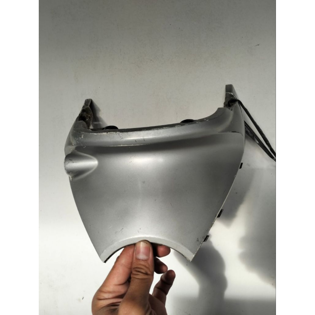 COVER TUTUP LAMPU BELAKANG YAMAHA FINO KARBU ORIGINAL