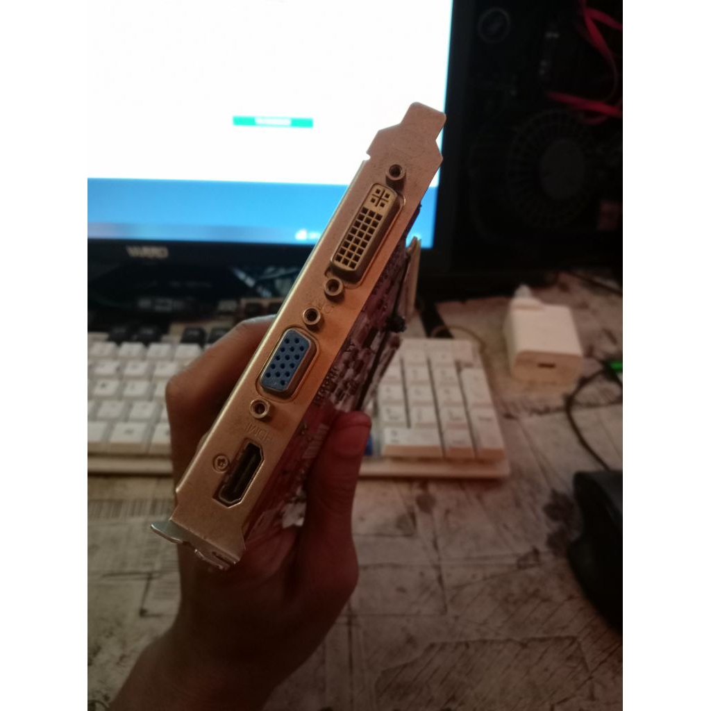 vga hd 5570 2gb + ram 4gb