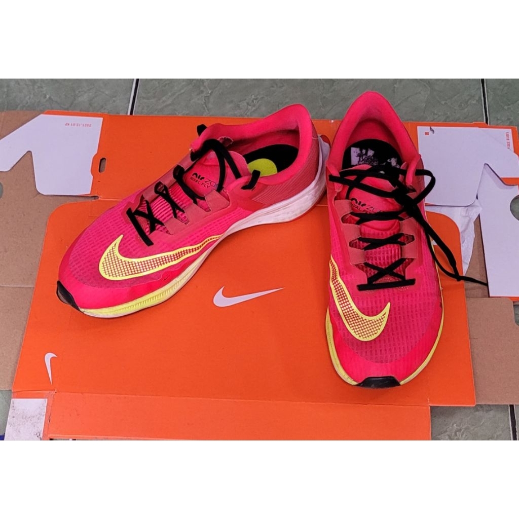 Sepatu lari nike zoom