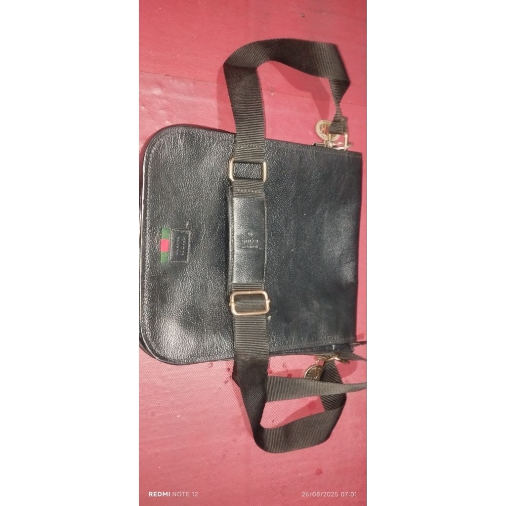 Tas Selempang Kulit Asli Preloved Branded Style Unisex Hitam Elegant