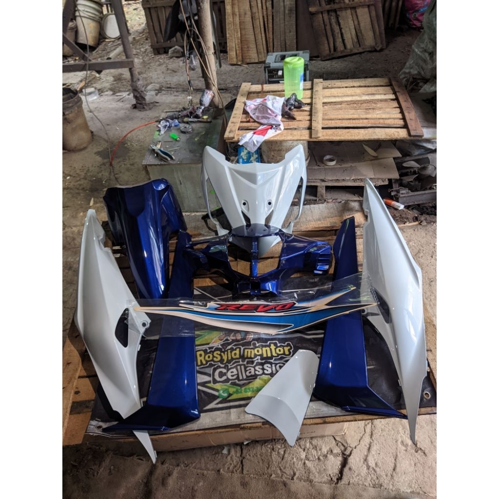 Cover body fullset halus revo lama warna biru putih+stiker