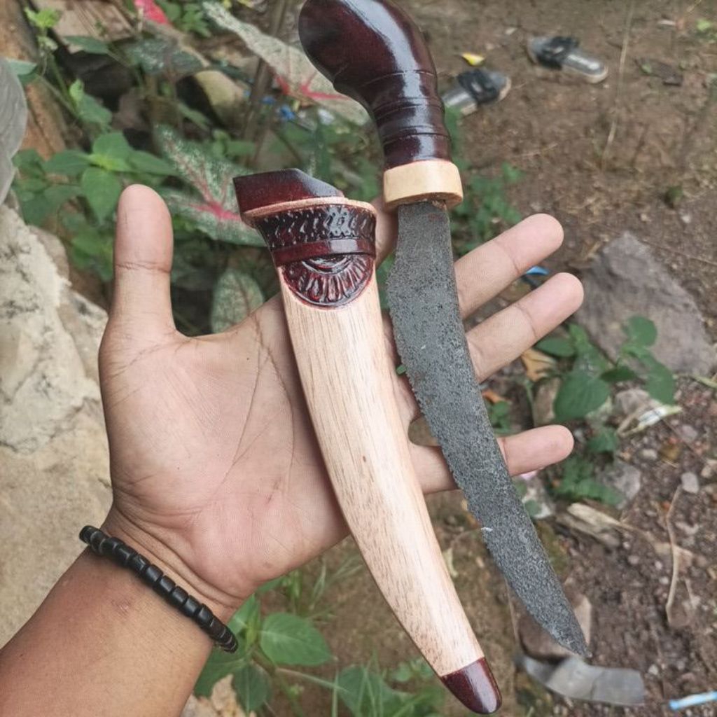 pisau tua pamor tombok