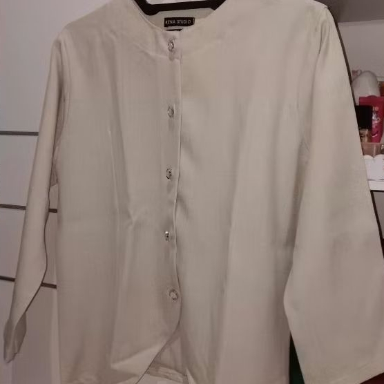 Cream Shirt - Kemeja Wanita - Preloved
