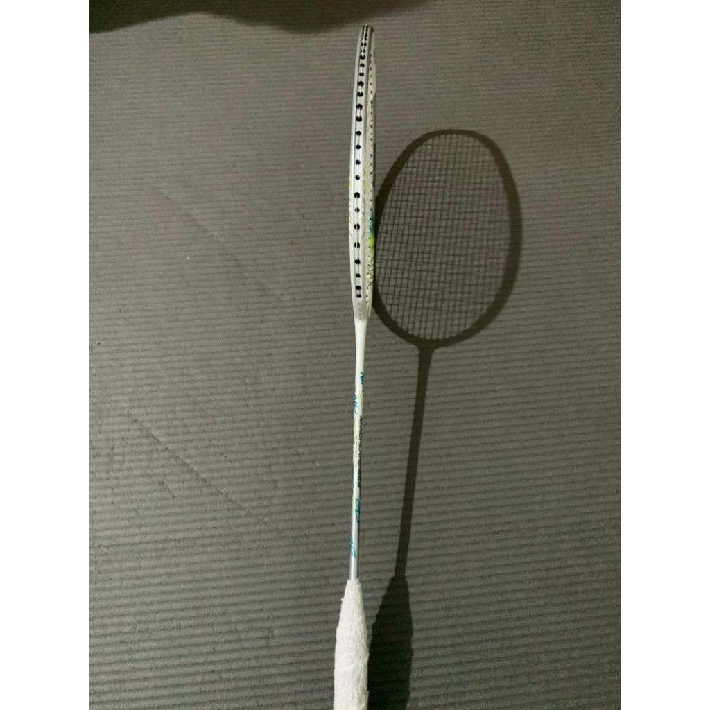 Raket Yonex nanoflare 555