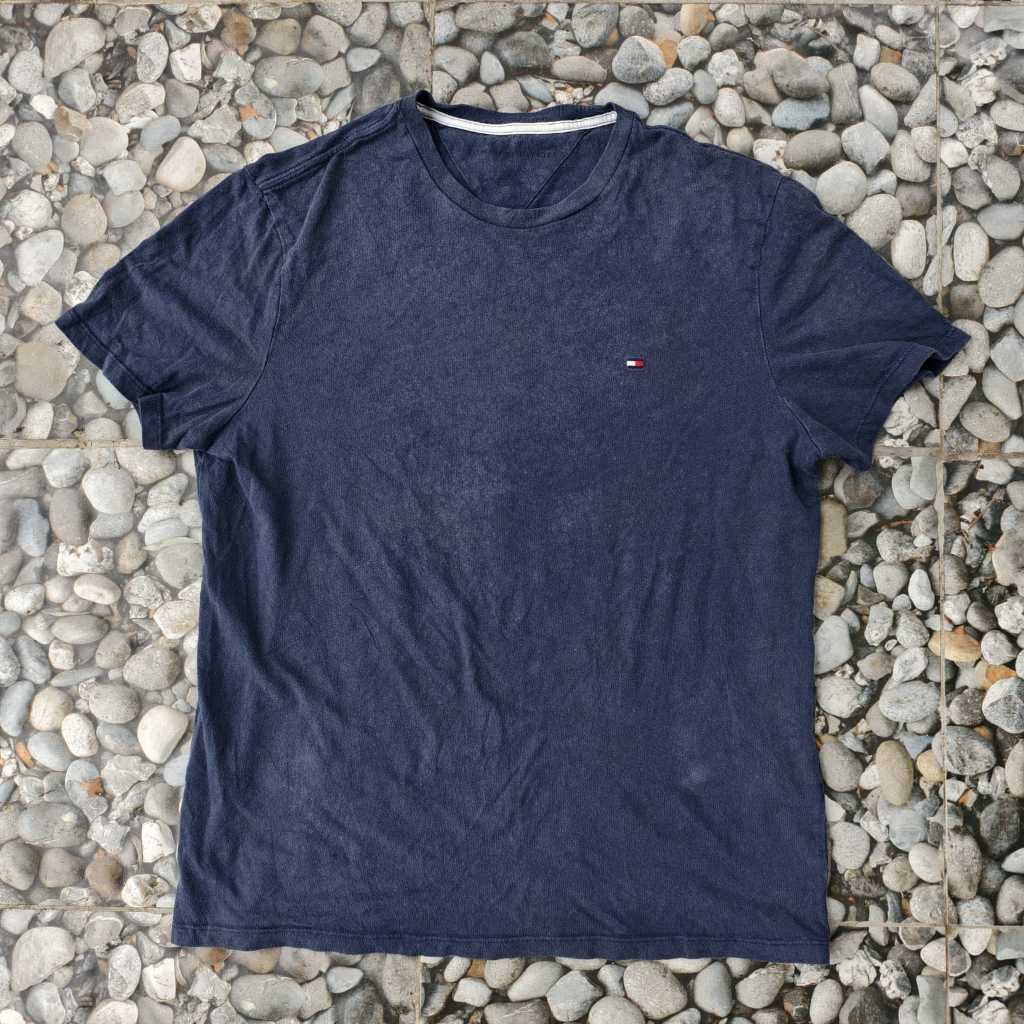 Kaos Pria Tommy Hilfiger Navy Original – Size L Preloved