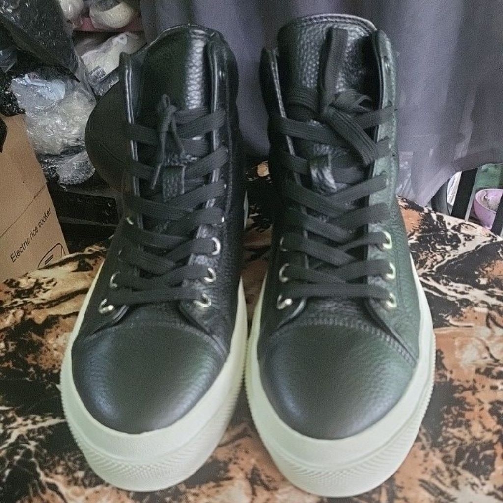 sepatu  kulit Givenchy size 40 insol 26,5 seken