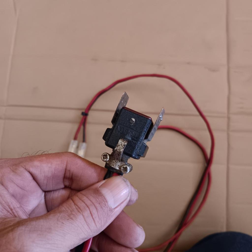 asli original kabel dc cord 80c radio hf yaesu ft80c, ft747, ft180A, ft707 dan sejenisnya. kabel 2.5