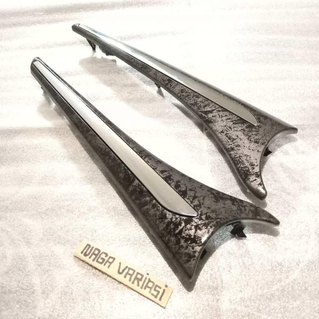 garnish grill Toyota rush tahun 2009 sd 2010 new original.