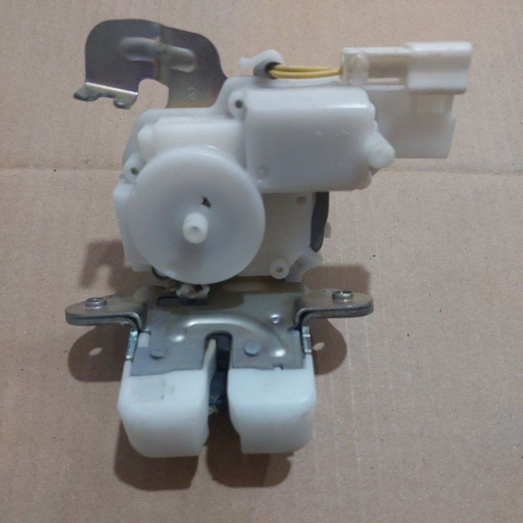 Door Lock Pengunci Pintu Belakang Pintu Bagasi Honda Jazz Honda BRV Original