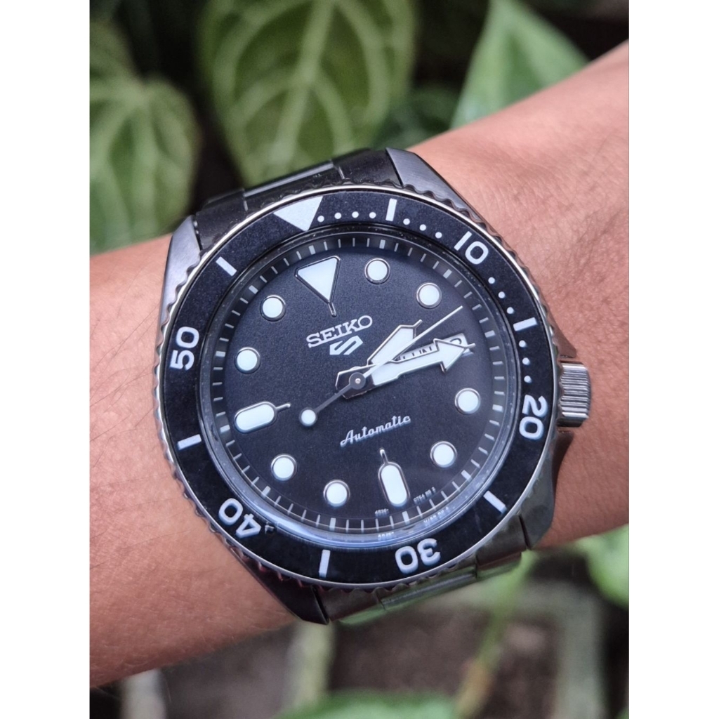 Seiko 5 Sport SRPD65K1 5KX SKX Sport Style Automatic Black Dial Gun Metal Stainless Steel Strap