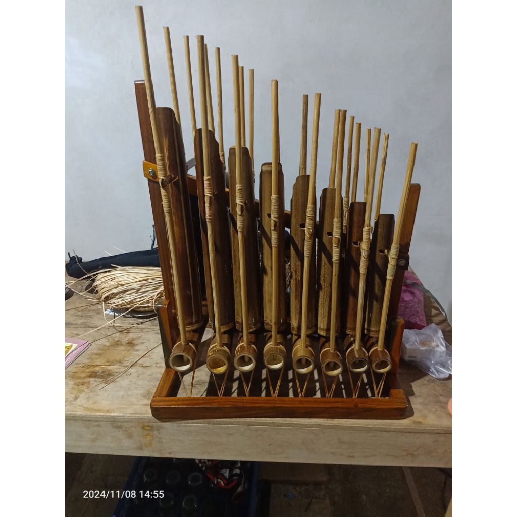 angklung 1 set 8 nada. angklung pengamen