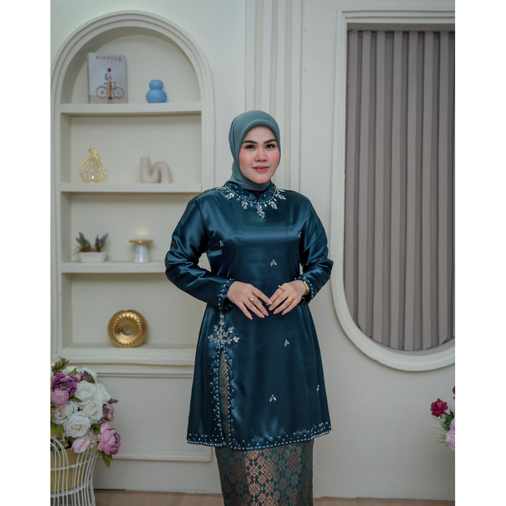 (free hijab set)baju kurung belah samping payet tangan premium//baju kebaya malaysia terbaru