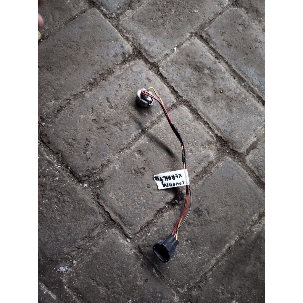 Soket lampu depan leveling nissan xtrail t32 original.