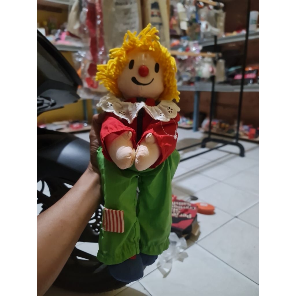 BONEKA BADUT