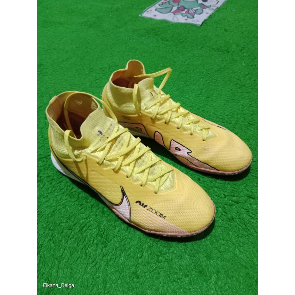 Sepatu futsal Nike