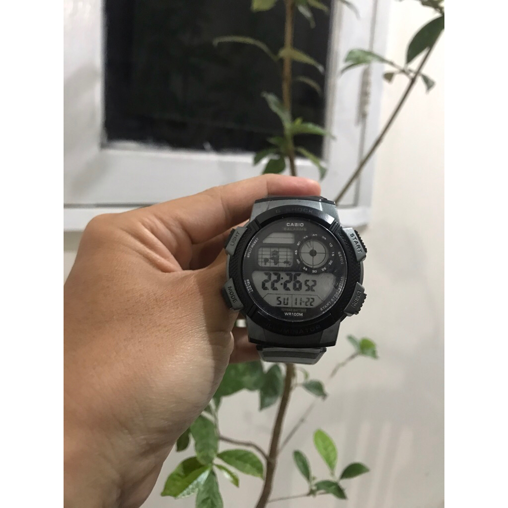 Jam tangan Casio AE-1000W bekas pakai
