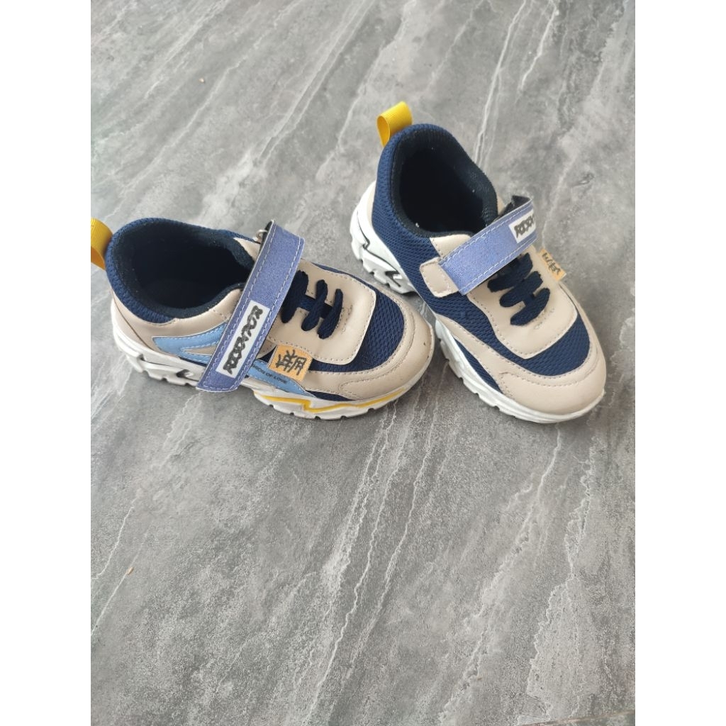 PL sepatu anak