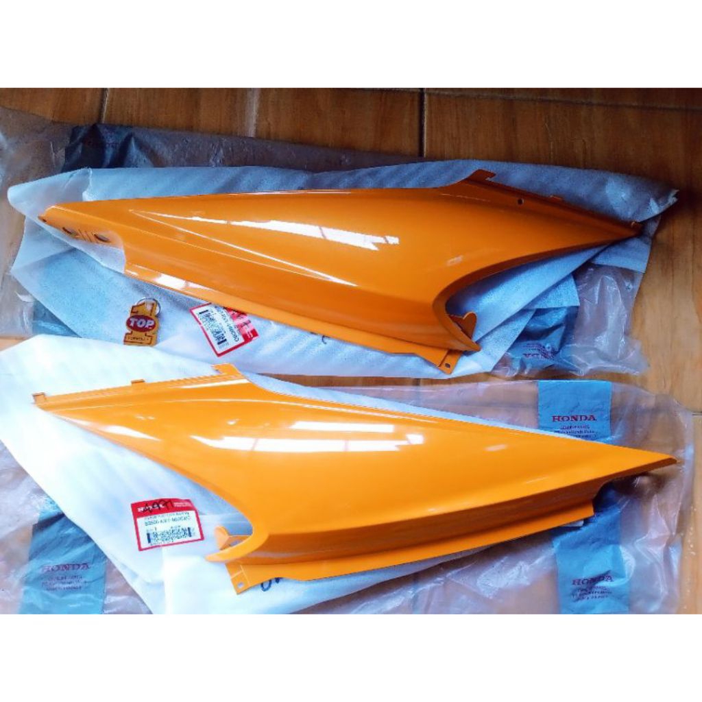 83500KVY960CBO & 83600KVY960CBO Body Belakang Kanan & Kiri Beat Karburator KVY Original AHM HONDA