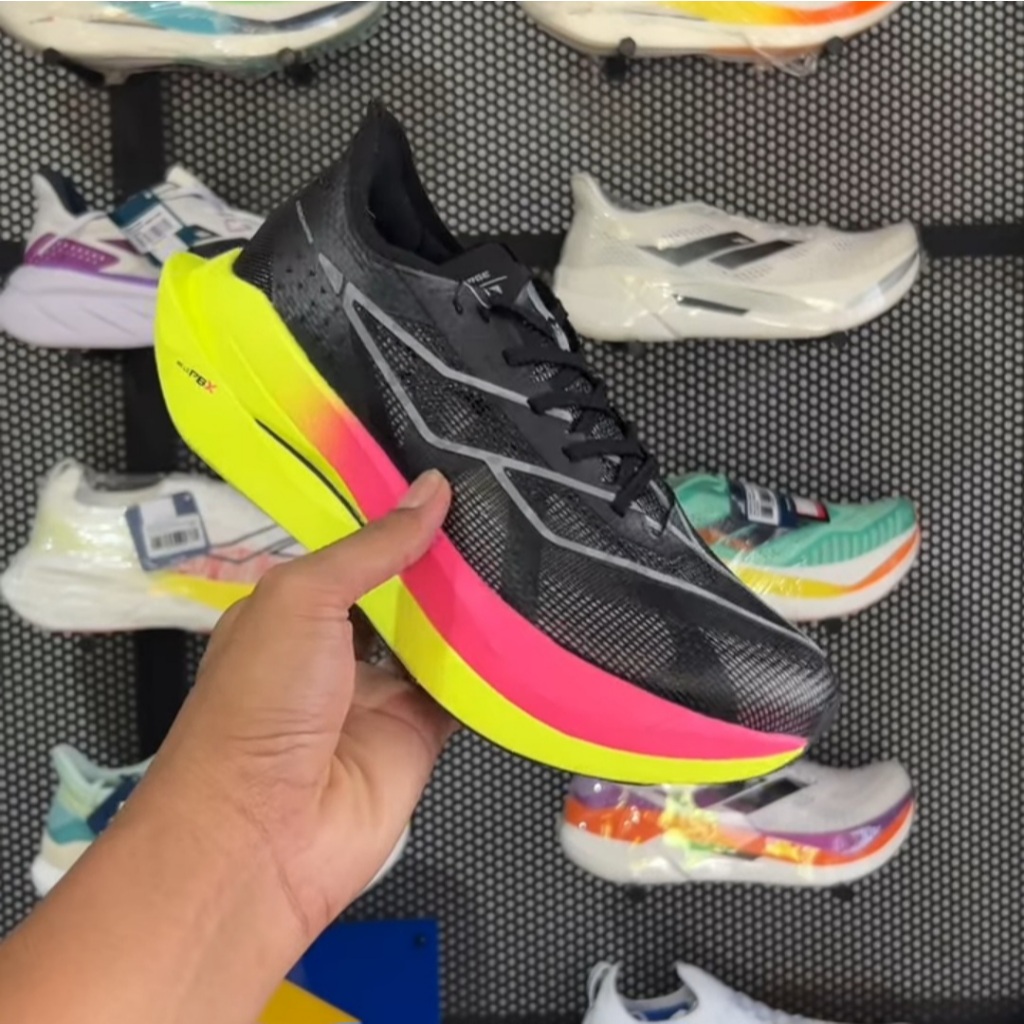 Sepatu Olahraga Running Lari MILLS ENERCHARGE M1 Pria Wanita - BLACK/YELLOW/MAGENTA