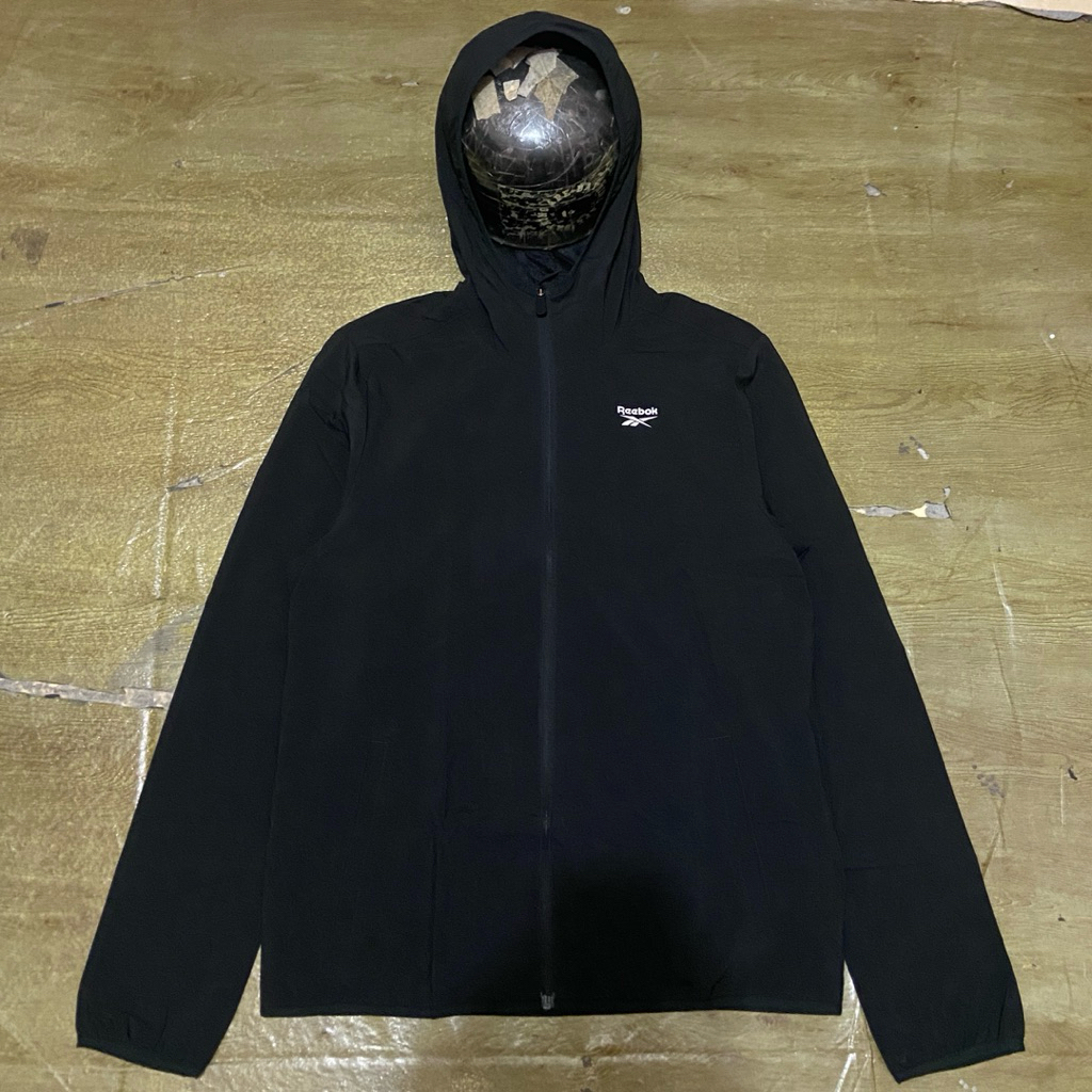 Jaket Running Reebok Hitam M