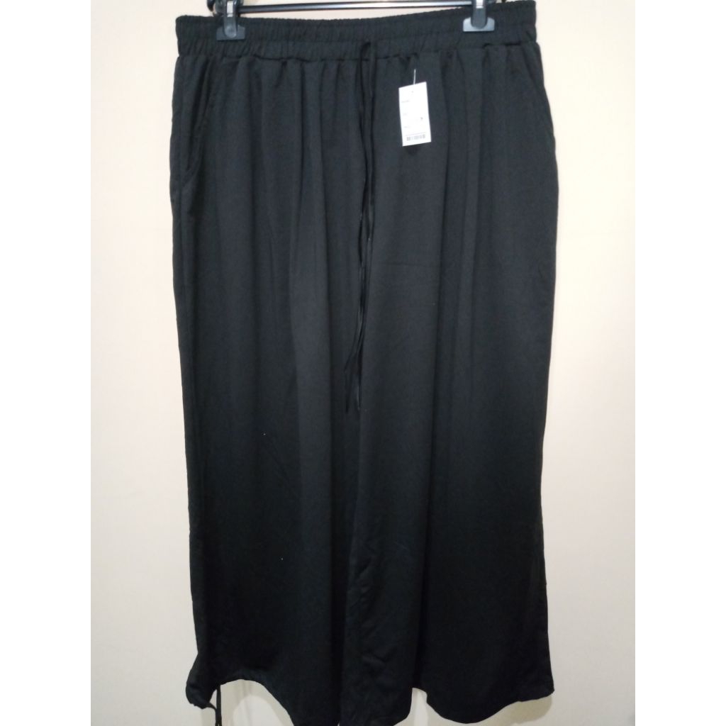 CELANA TRAINING PRELOVED